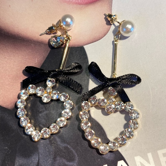 Rhinestone Heart Earrings - Picture 3 of 4